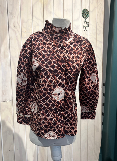 BLUSA MANGA LARGA CAFÉ CON BOTONES TALLA S