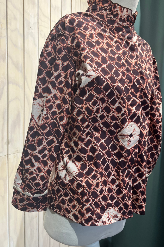 BLUSA MANGA LARGA CAFÉ CON BOTONES TALLA S