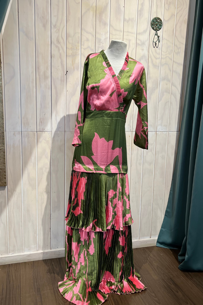 VESTIDO MAXI VERDE CON FLORES ROSADAS MANGA LARGA TALLA XS/S