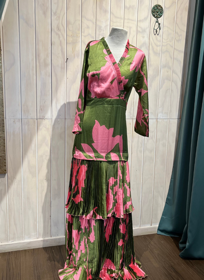 VESTIDO MAXI VERDE CON FLORES ROSADAS MANGA LARGA TALLA XS/S