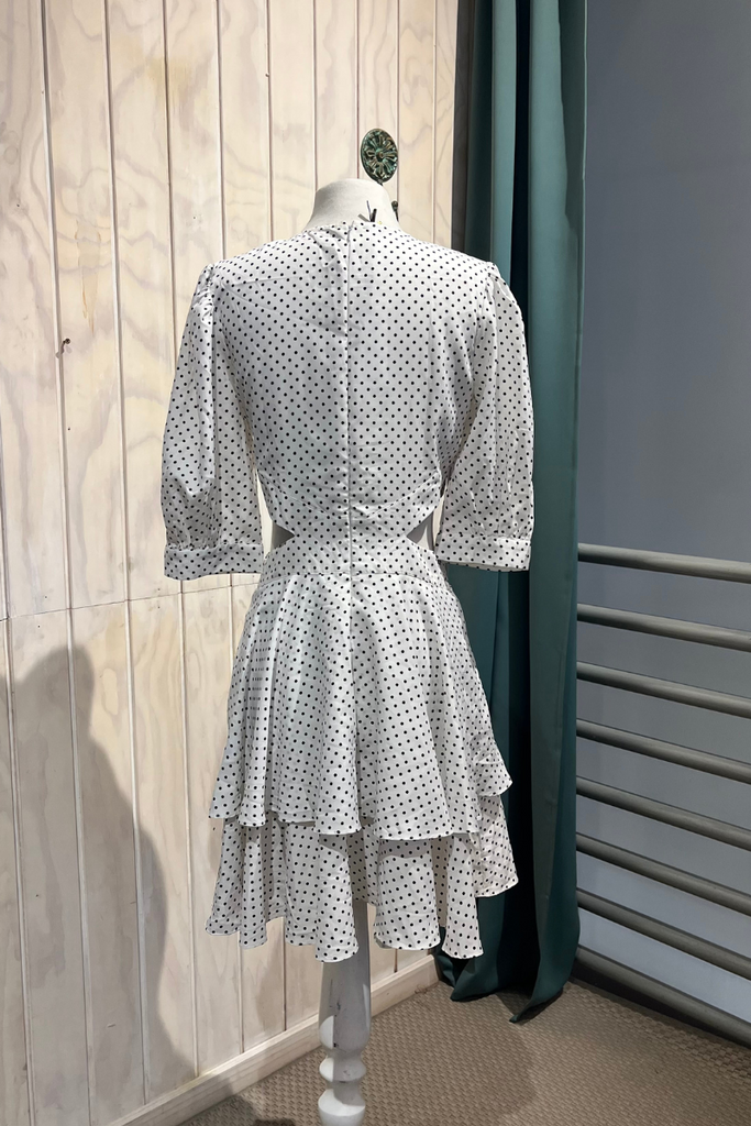 VESTIDO MINI CON CORTE EN LA CINTURA DE PUNTOS BLANCO TALLA XS