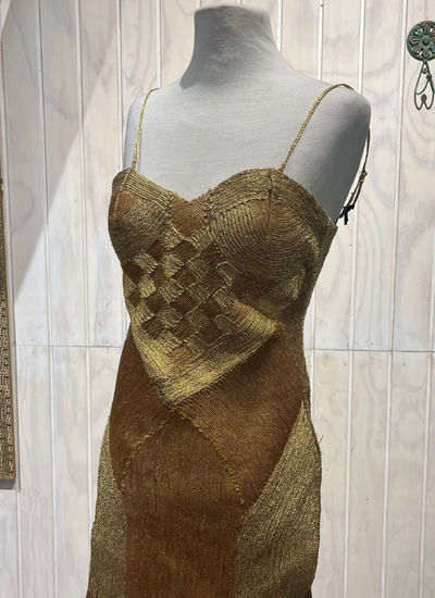 VESTIDO MINI BORDADO DORADO TALLA XS