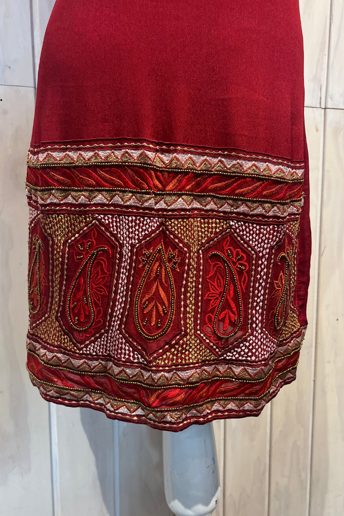 VESTIDO MINI ROJO CON MOSTACILLOS TALLA XS (DETALLES AL COSTADO)